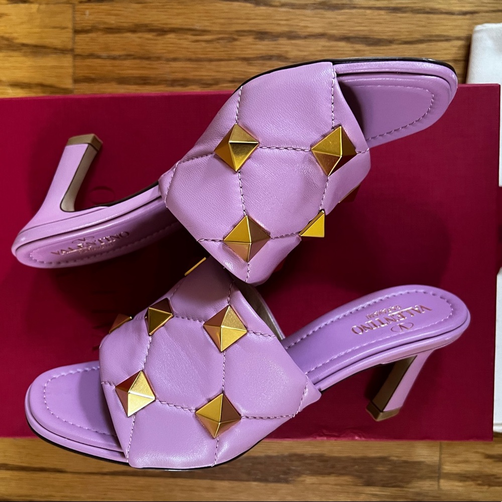 😊SOLD😊 Valentino Garavani Roman Stud Quilted Napa Slide Sandals in 37 - Picture 4 of 13